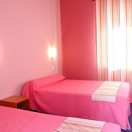 Logis Hotel Le Clos Des Oliviers บูร์ก-แซ็ง-ต็องเดอ็อล ภายนอก รูปภาพ