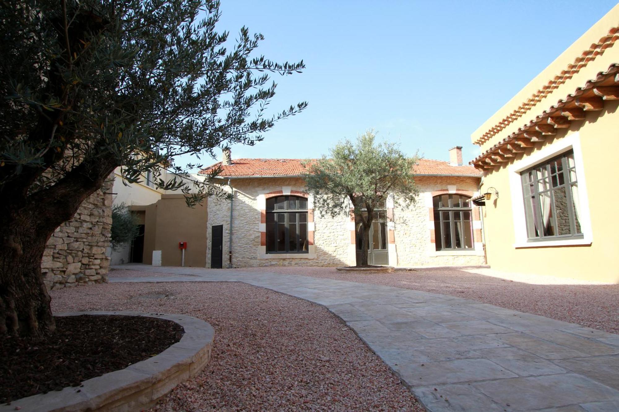 Logis Hotel Le Clos Des Oliviers บูร์ก-แซ็ง-ต็องเดอ็อล ภายนอก รูปภาพ