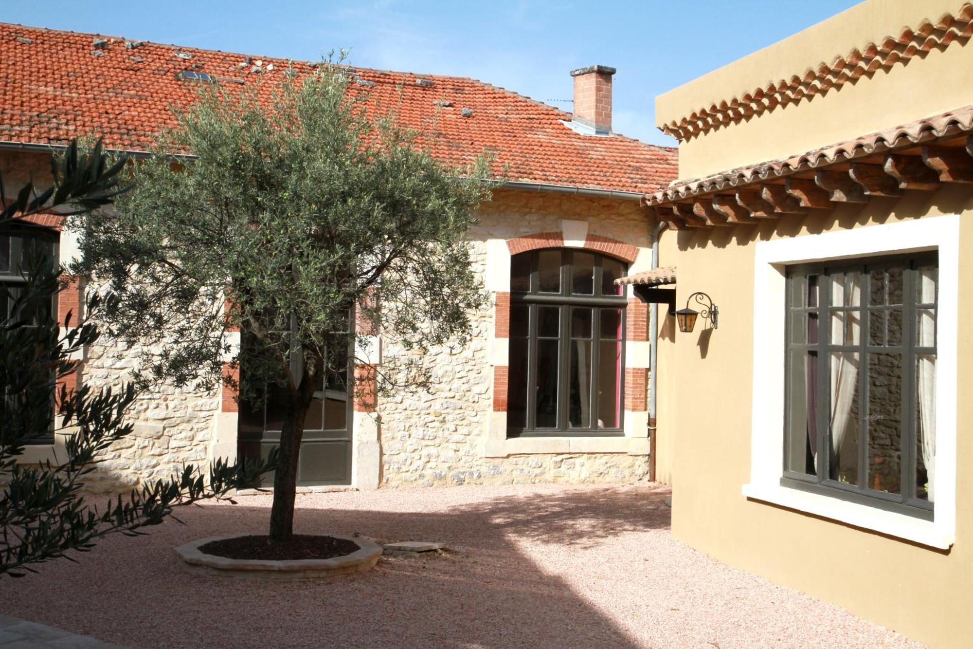 Logis Hotel Le Clos Des Oliviers บูร์ก-แซ็ง-ต็องเดอ็อล ภายนอก รูปภาพ