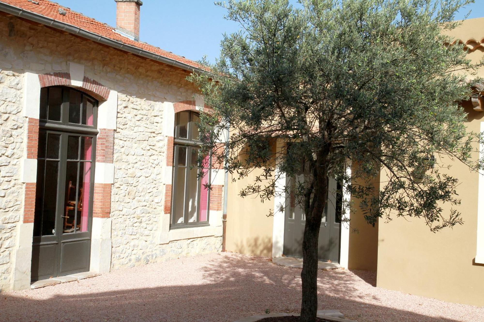 Logis Hotel Le Clos Des Oliviers บูร์ก-แซ็ง-ต็องเดอ็อล ภายนอก รูปภาพ