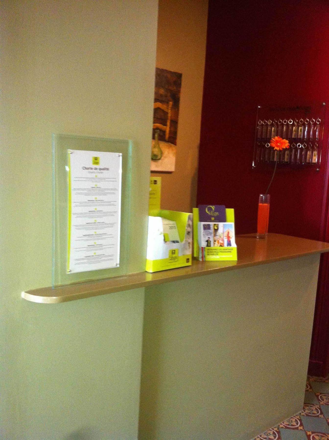 Logis Hotel Le Clos Des Oliviers บูร์ก-แซ็ง-ต็องเดอ็อล ภายนอก รูปภาพ